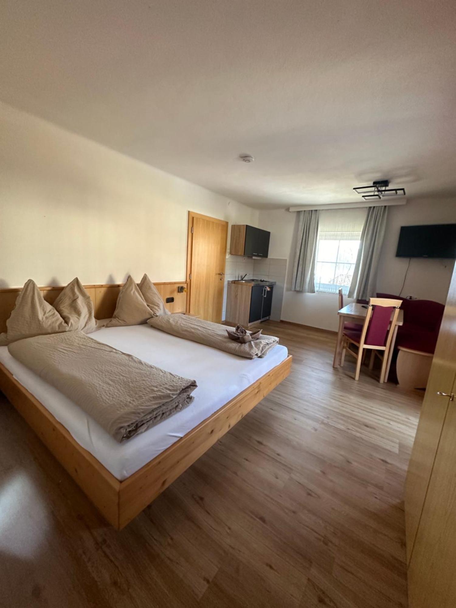 Fruehstueckspension Alpenrose Bed & Breakfast Iselsberg Exterior photo